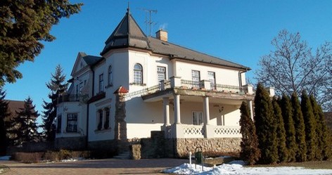 http://kulturszalon.hu/sites/default/files/field/image/BencsVilla.jpg