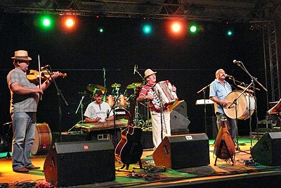 http://kulturszalon.hu/sites/default/files/field/image/tecsoi_banda1.jpg